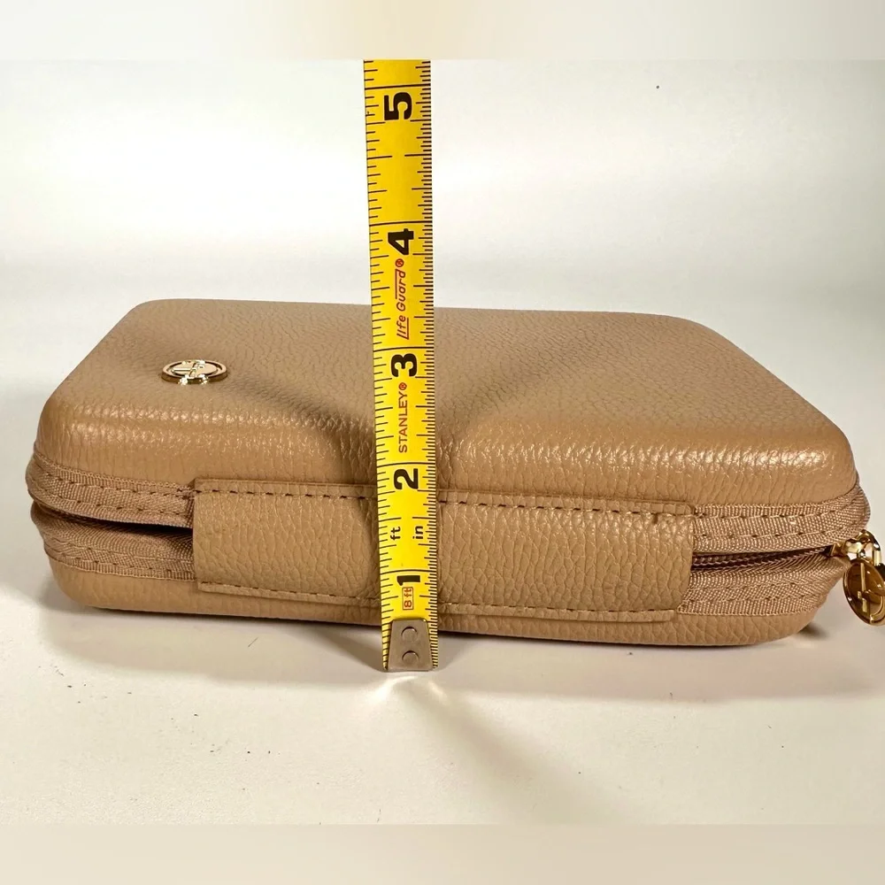 Giorgio Armani Cosmetic/amenity/toiletries Bag